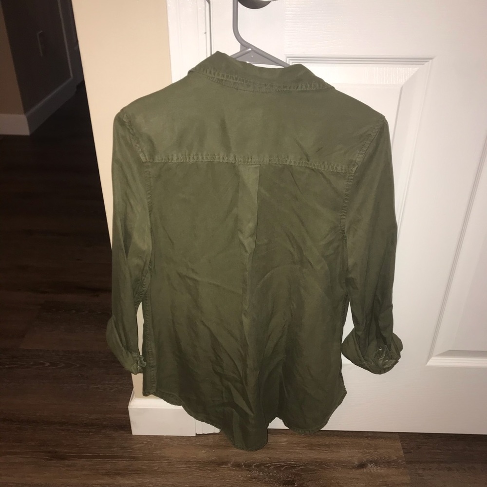 Button up - Picture 2 of 3